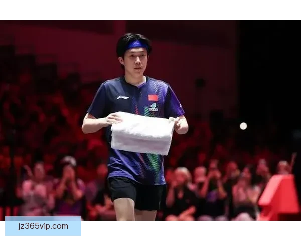 王楚钦撕掉肌贴奋力一搏累到双手撑地观众力量支撑他坚持